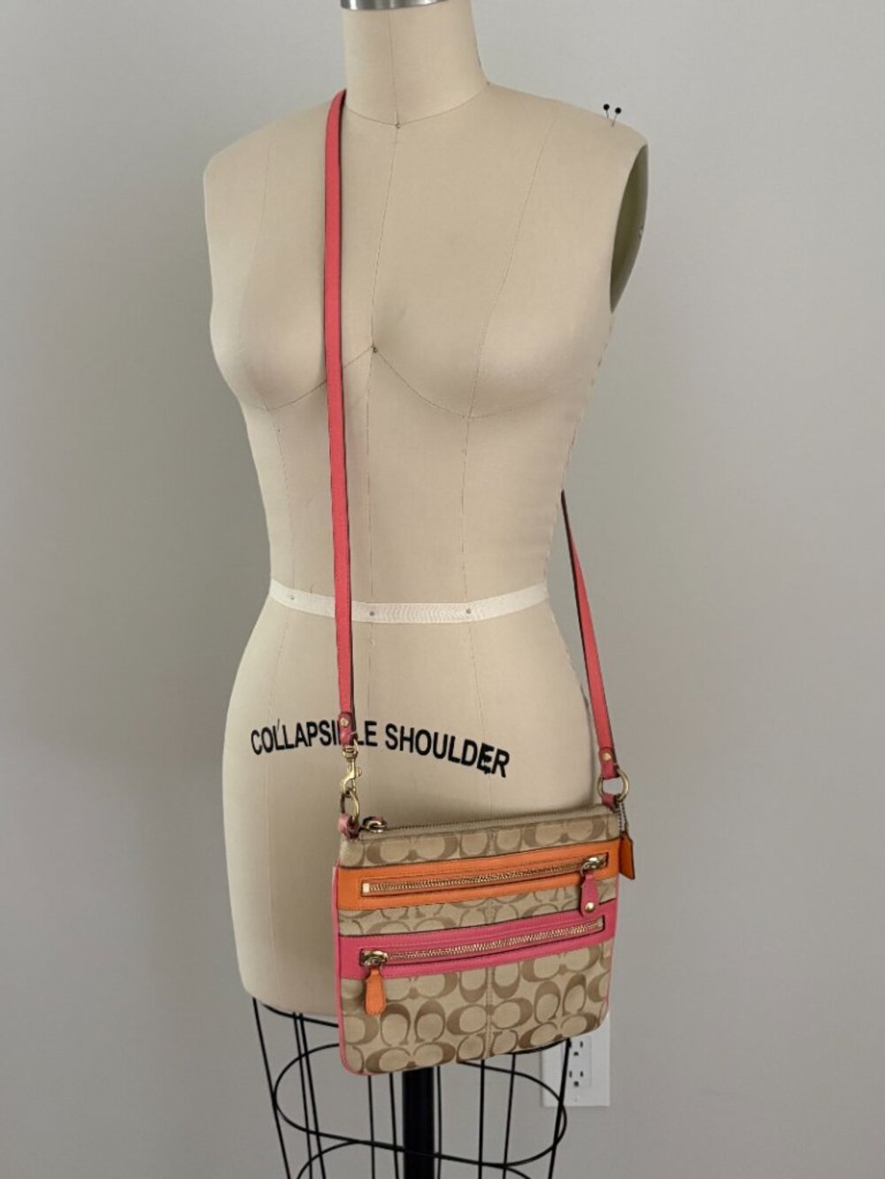 Coach Bonnie Signature Crossbody Tan Pink Orange Leather Gold Hardware Y2K